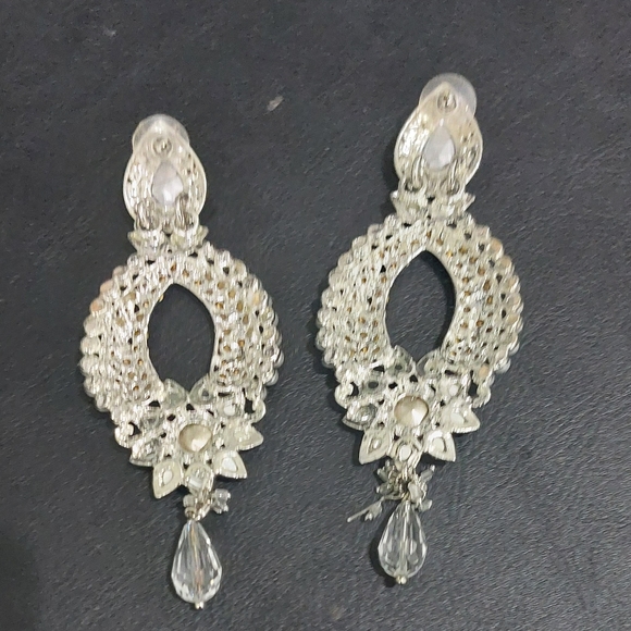 Earrings - Picture 1 of 2